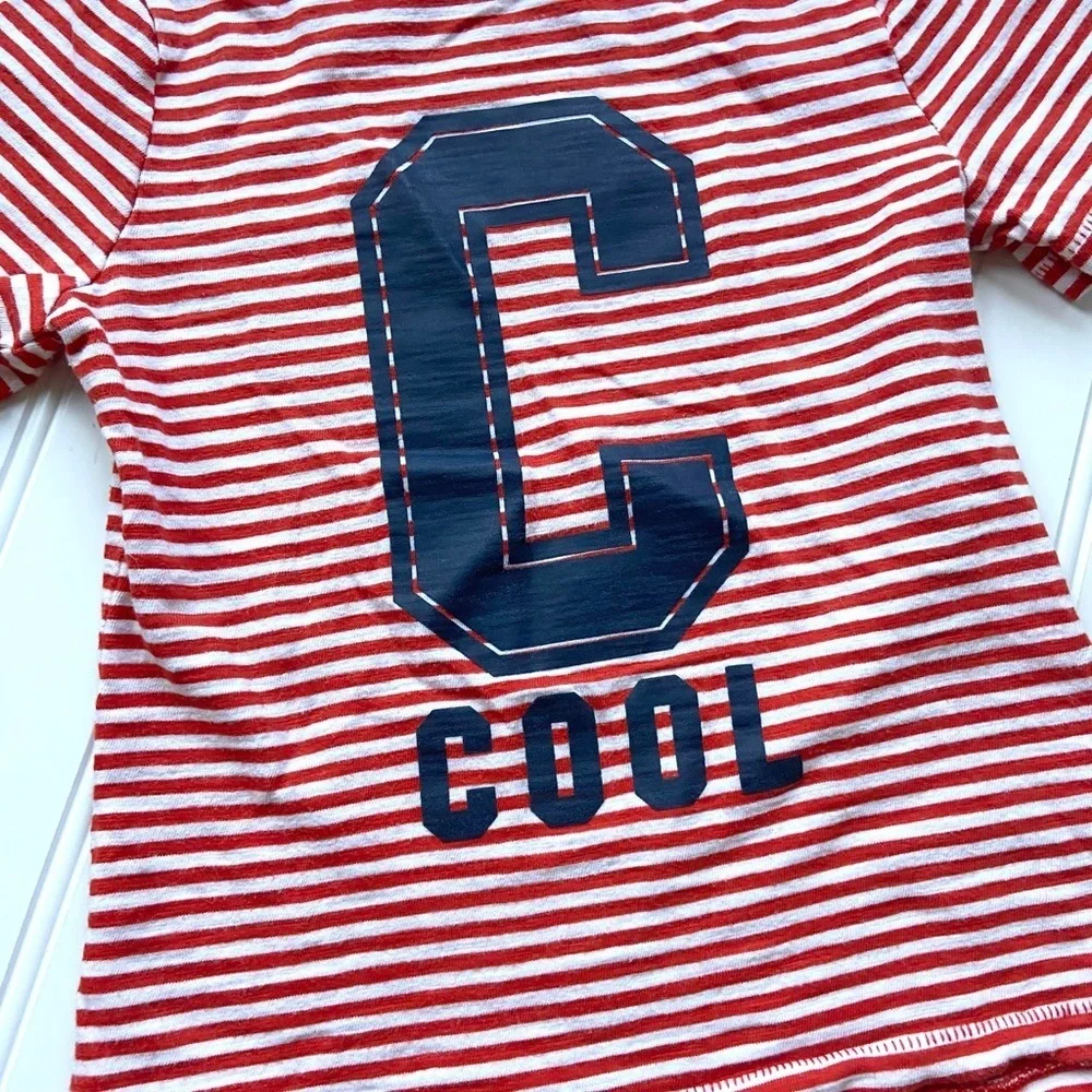 •Old Navy• Cool graphic tee